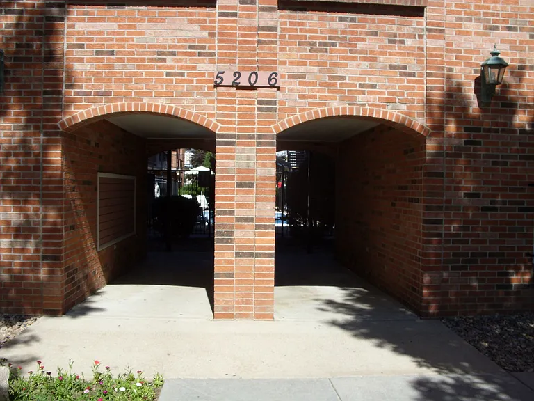 Allison Court Apartments — Photo 6