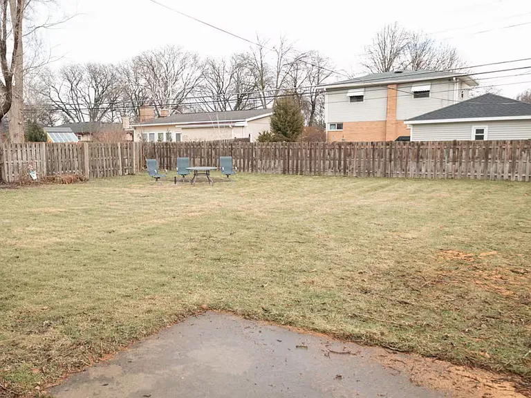 105 N Prindle Ave — Photo 44