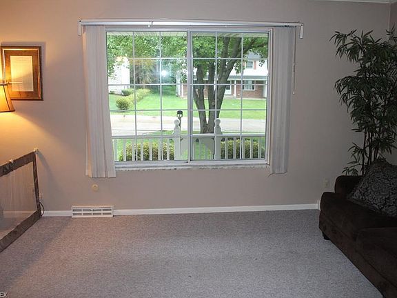 4th image of 1549 & 1553 Robin Ln