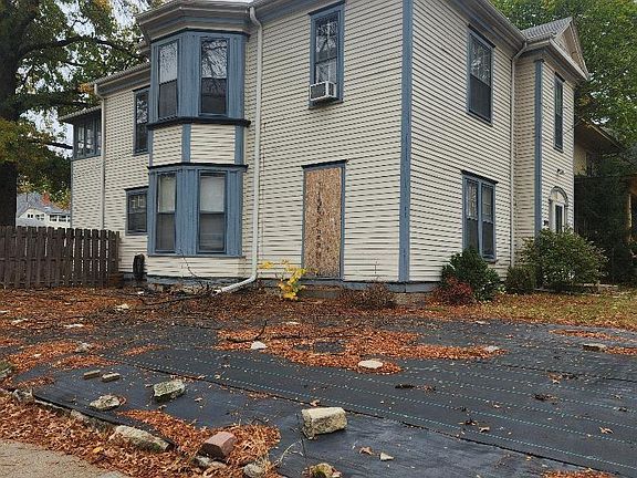 3rd image of 1900 Euclid Ave