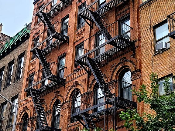 5th image of 156 E 2nd St APT 9