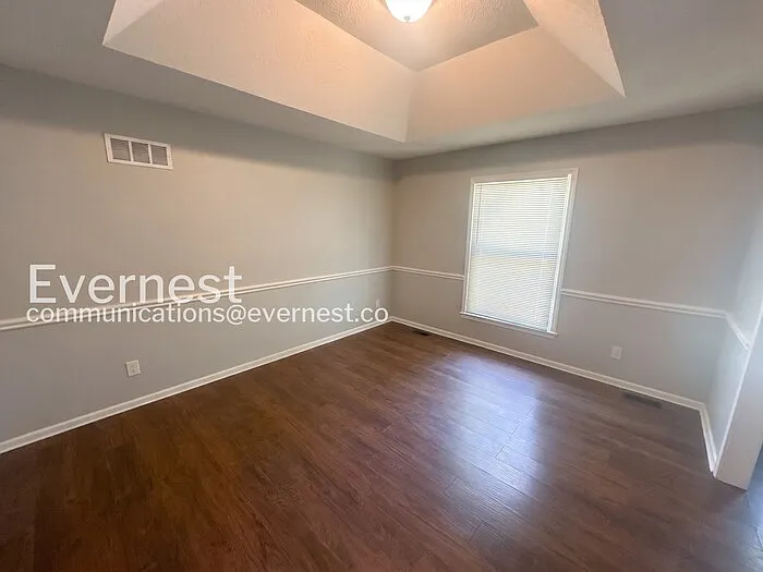 9805 N Wayne Ave — Photo 32