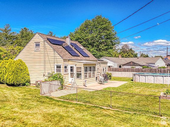 3rd image of 40 Windsor Dr