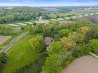 2750 Sandven Rd, Cottage Grove, WI 53527