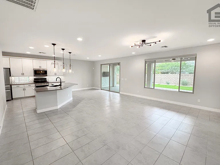 22038 N 28th Pl — Photo 12