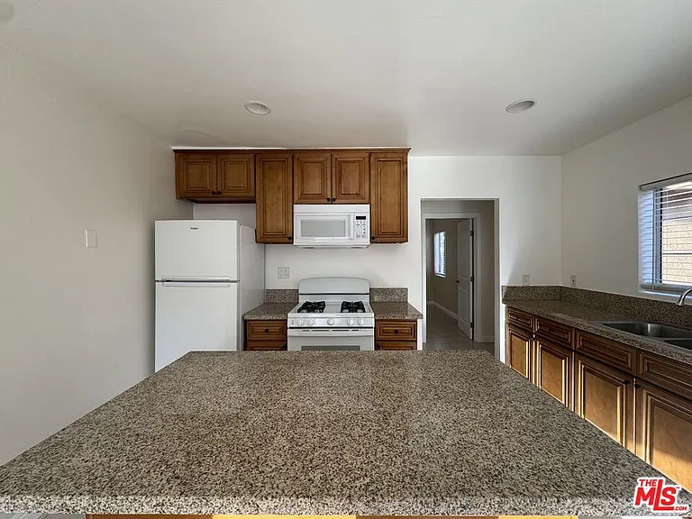 315 N Coronado St — Photo 4