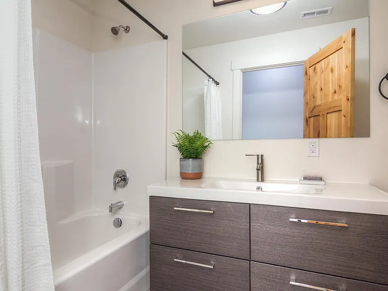 704 SW 15th St #4 — Photo 10