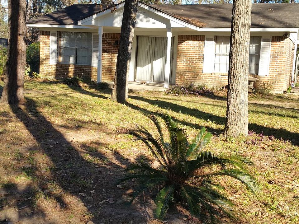 Front of house. Covered porch. Circle drive.