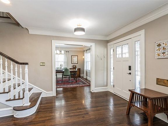 4th image of 427 W 60th Ter
