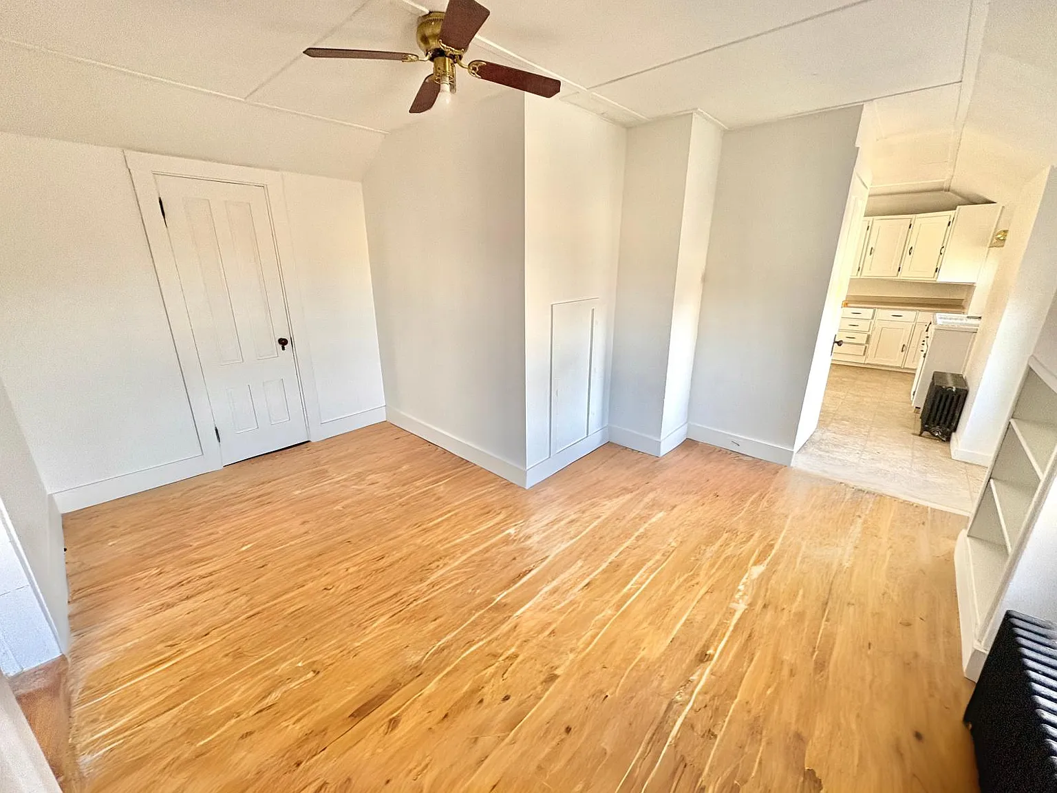 3 bed, $1,900 — Photo 2