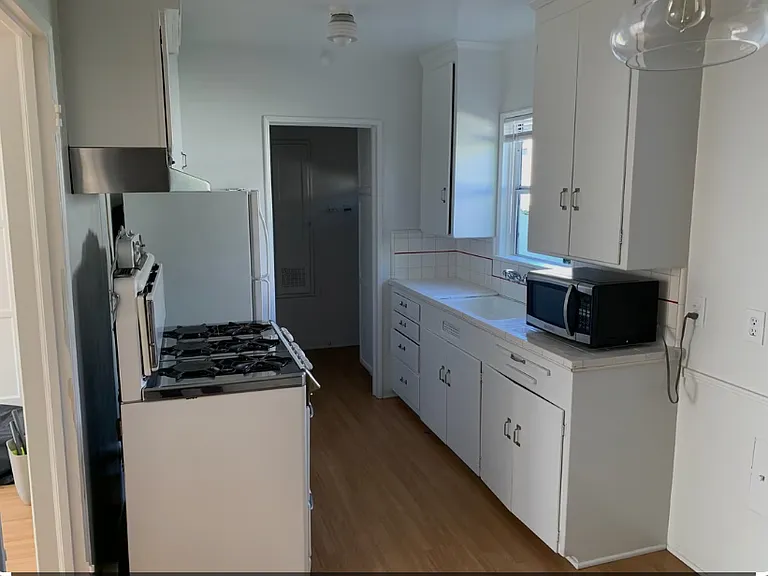 1044 Ocean Park Blvd #B — Photo 5