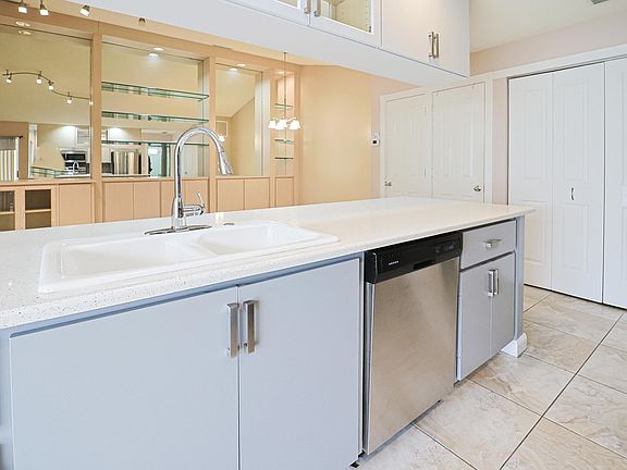 3rd image of 1218 NW Sun Terrace Circle #B