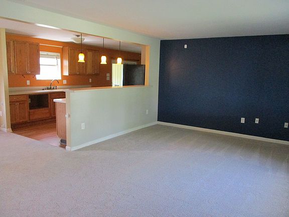 3rd image of 6461 Freeport Dr