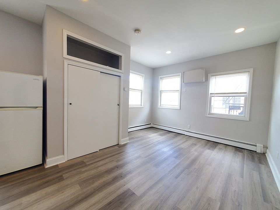2nd image of 53 Graham St #7