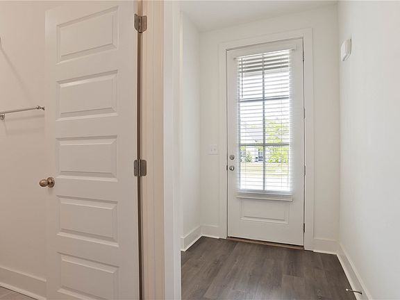4th image of 138 Summer St