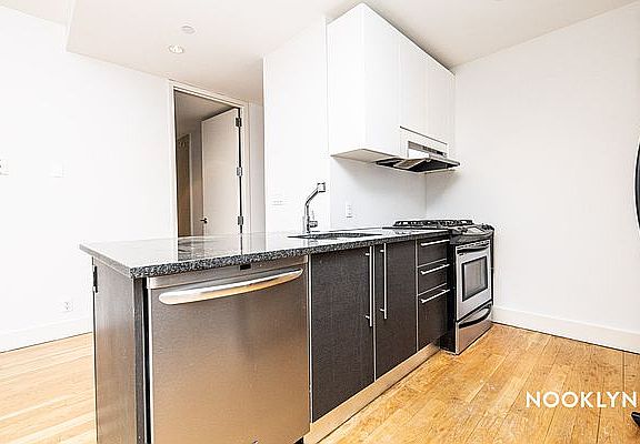 4th image of 114 Troutman St #436