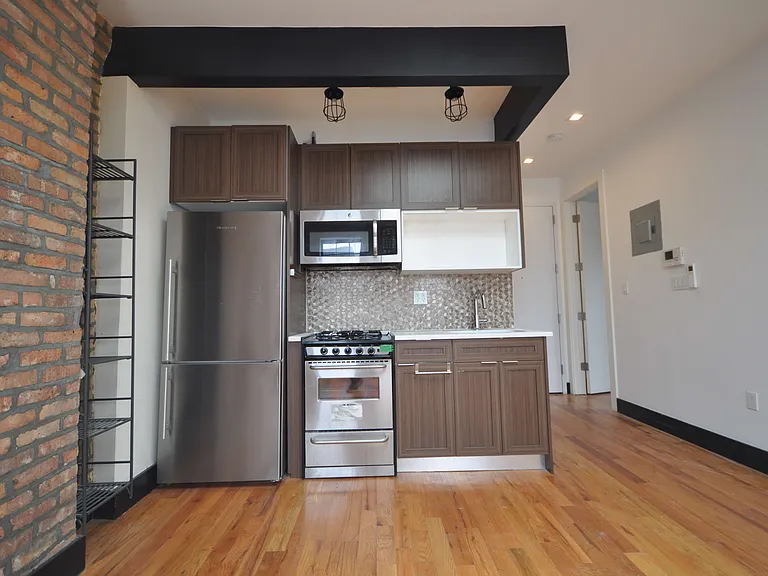 298 Humboldt St #2R — Photo 3