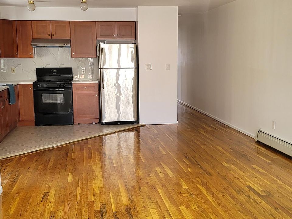 1st image of 18-44 121st St