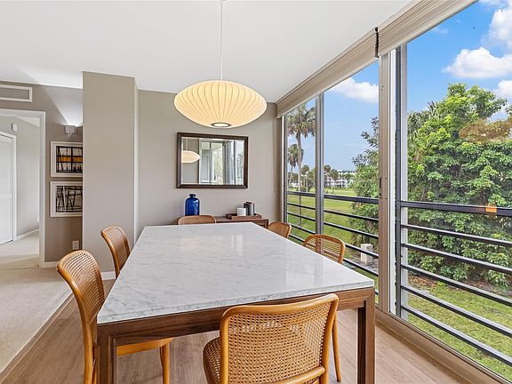 4th image of 903 Cypress Terrace #206