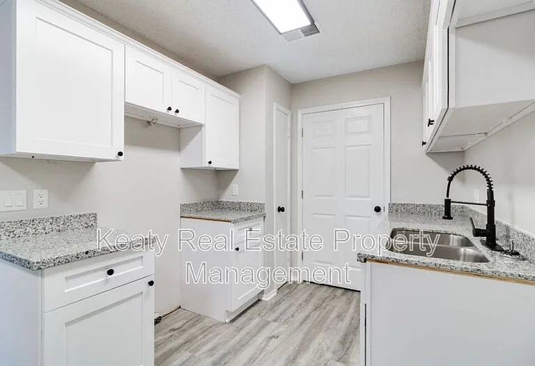 107 Meudon St #D — Photo 18