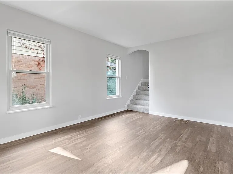 121 1st Ave — Photo 4