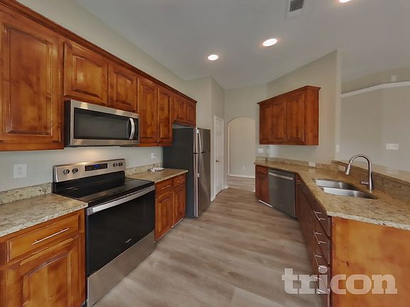 5th image of 437 Creek Bend Dr