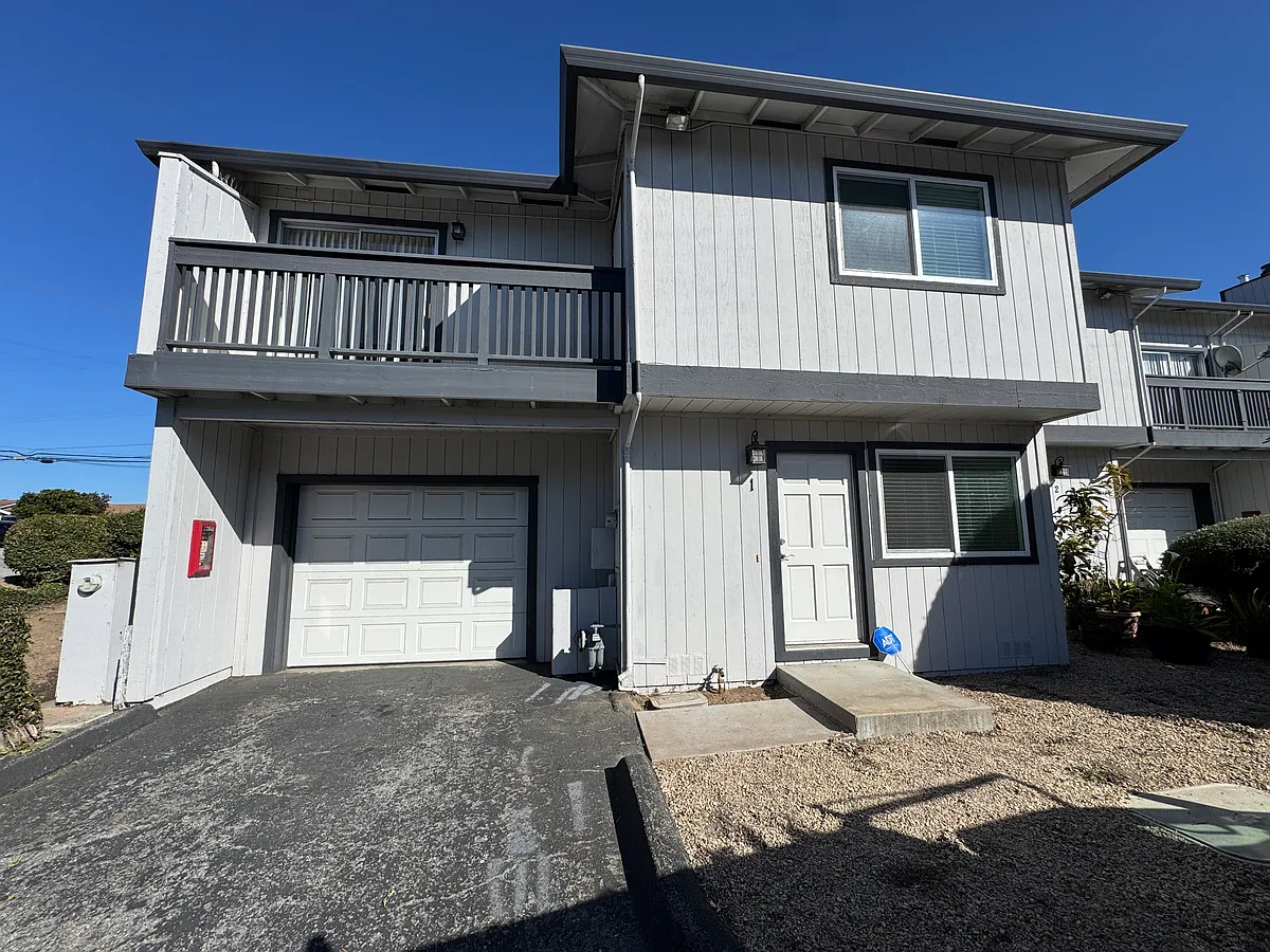 Building Photo - 3070 Sunset Ave #1