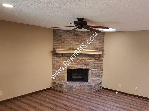 4th image of 4643 SW 8th Ave