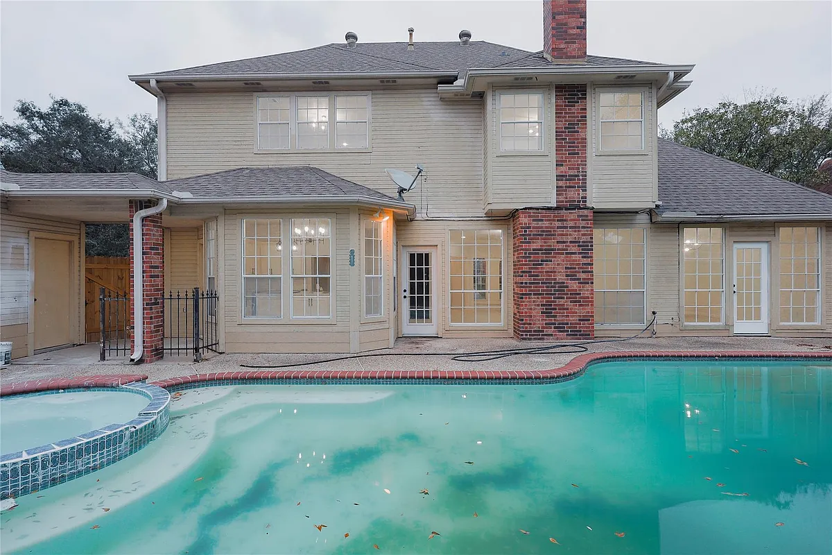 Building Photo - 17527 Sandy Cliffs Dr