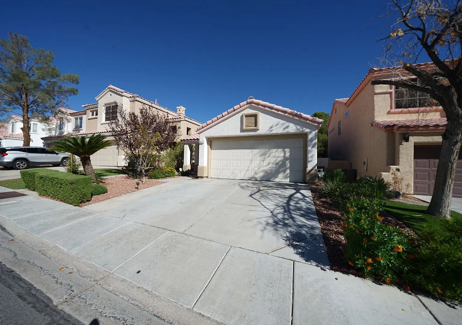 Showings Available Now — Photo 3