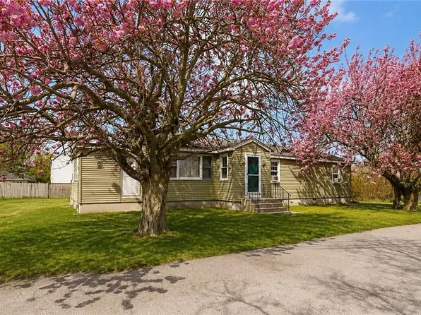 54 Homer St, Newport, RI 02840
