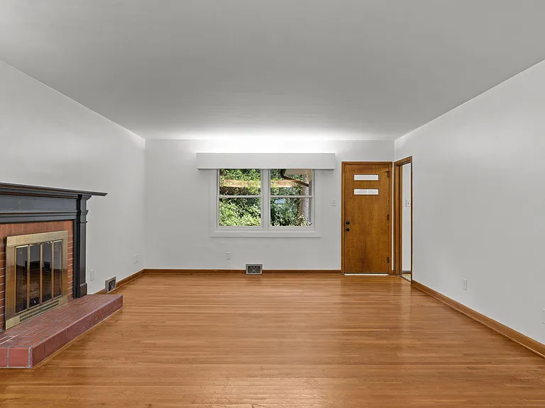3026 Devonshire Dr — Photo 6