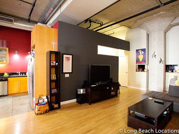3rd image of 115 W 4th St Unit 209
