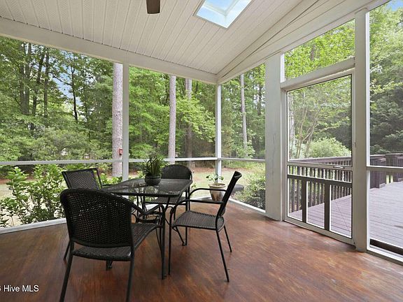 3rd image of 279 Beech Cove Drive