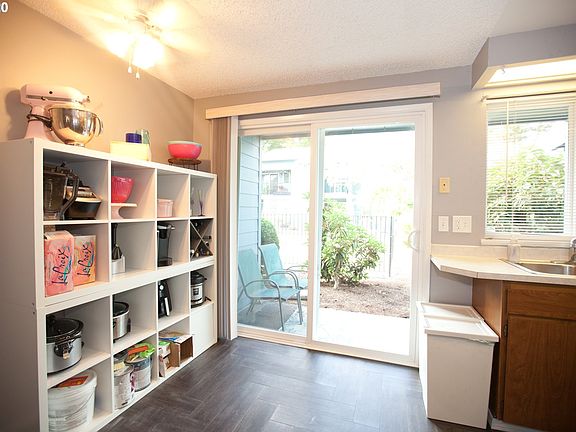 5th image of 2330 SE Brookwood Ave APT 117