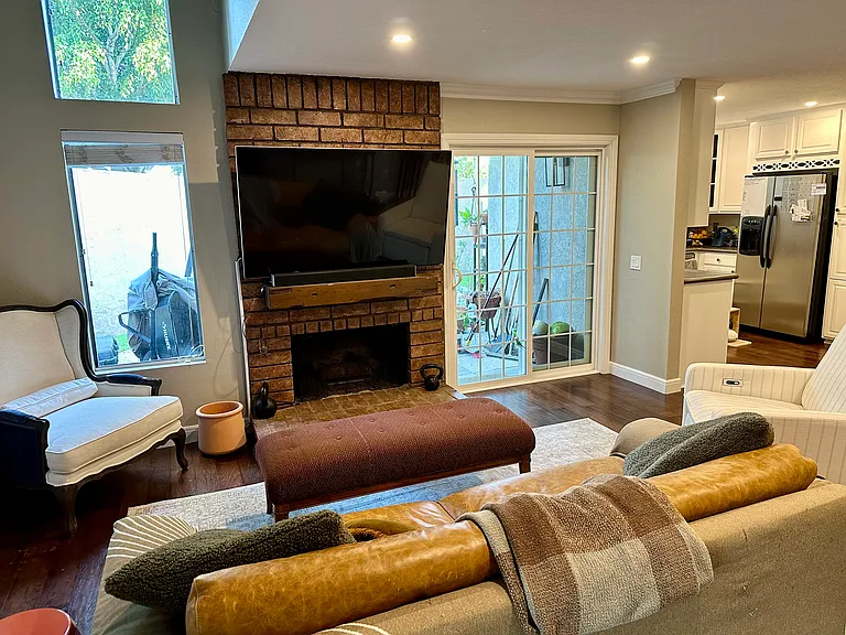 926 Powell Ct — Photo 3