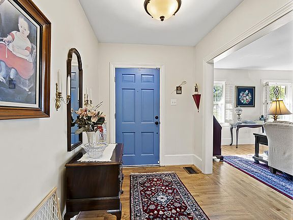 3rd image of 109 Ridgewood Cir