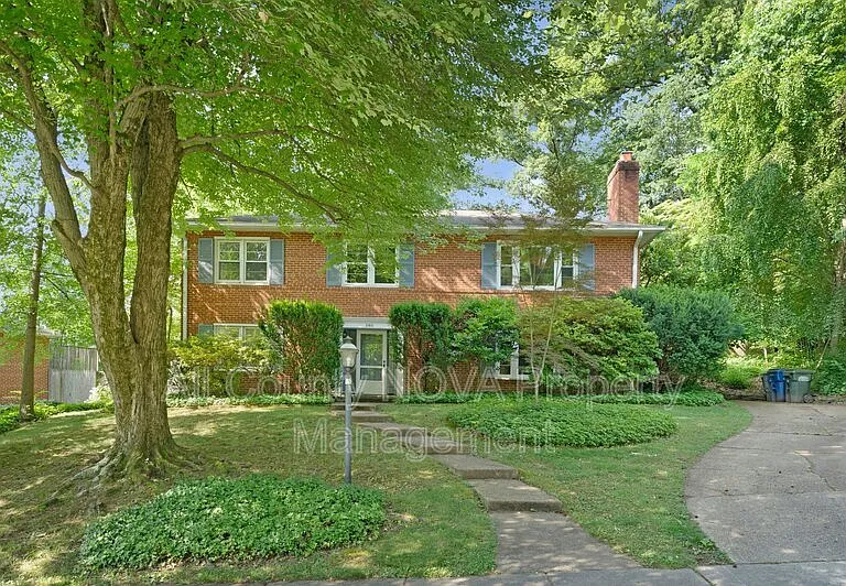 3160 Ravenwood Dr — Photo 2