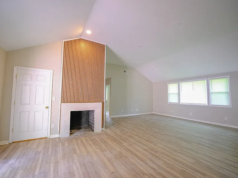 366 Wimpole Dr — Photo 21