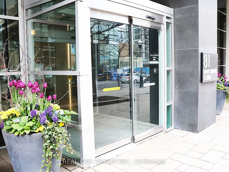 81 Navy Wharf Ct #810 — Photo 4