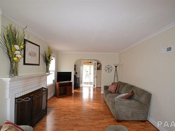 3rd image of 2612 W Barker Ave