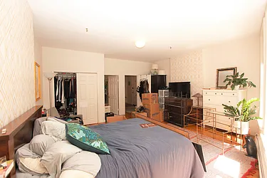 Rented by R New York