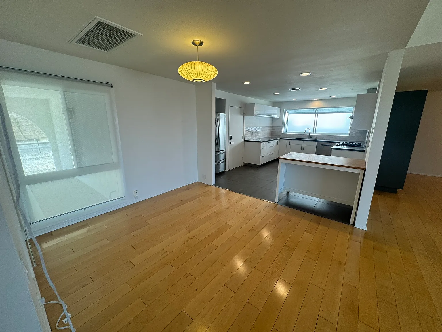 4 bed, 2126 sqft, $6,995 — Photo 4