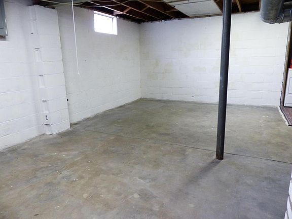 2nd image of 1818 Buena Vista St