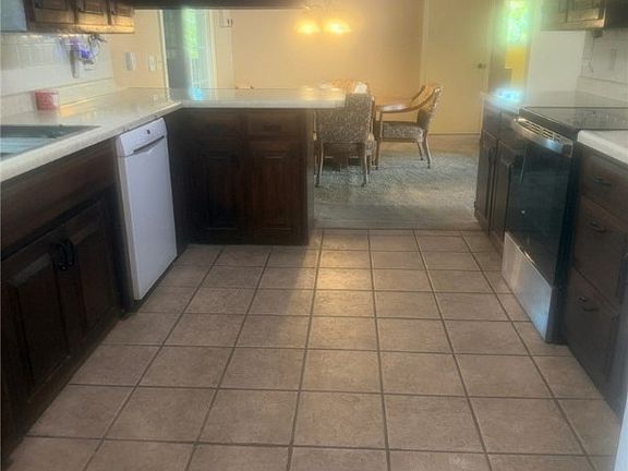 5th image of 45 Penzance Dr