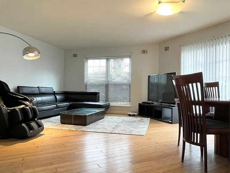 1484 Westgate Dr — Photo 1