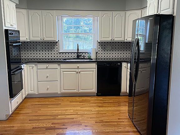4th image of 2204 Autumnview Ln