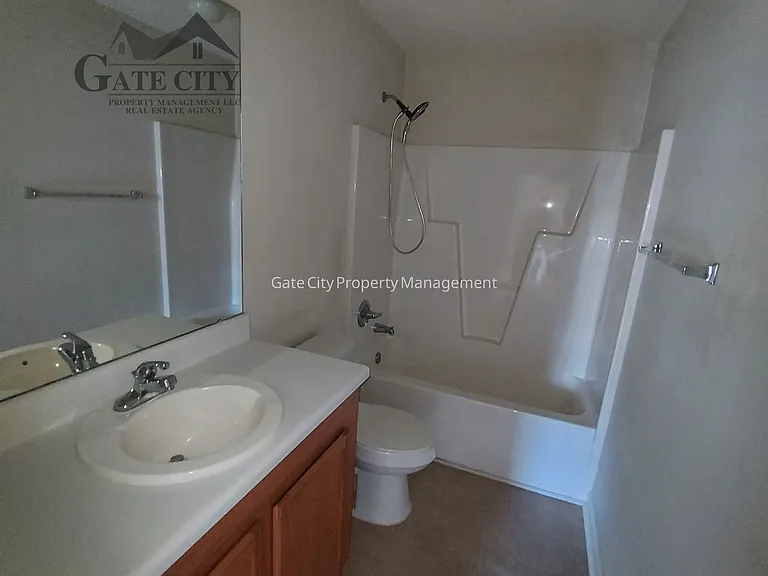 905 Hanahan Ct #1B — Photo 13