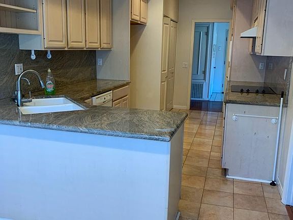 3rd image of 5416 Zelzah Ave APT 201
