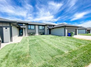 229 E Blue Bell Dr, Brookings, SD 57006